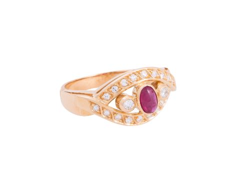 Ring mit Rubincabochon, Brillanten und Diamanten zus. ca. 0,3 ct, ca. FW-WEISS (G-H)/VS-SI, ovaler Rubin mit Kerbe, GG 18K, 4