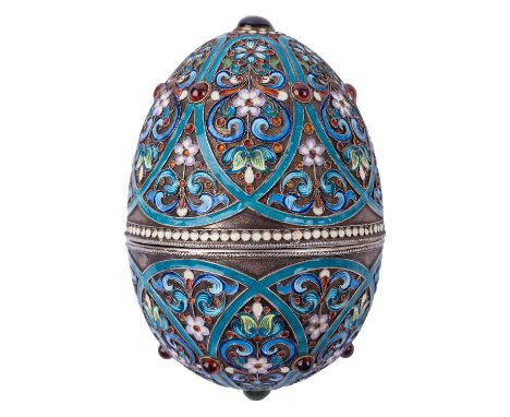 RUSSLAND "Grosses Cloisonne-Email-Ei" 2. Hälfte des 20. Jh. Silber, vergoldet, ovoide, zweiteilige Wandung umlaufend mit stil