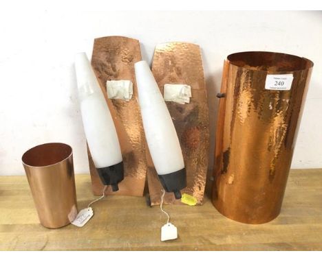 Copper light fixtures including two wall sconces, a tubular ceiling light (30cm h) (a lot)