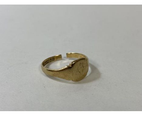 A 9ct gold signet ring, size q, weighs 2.29 grammes