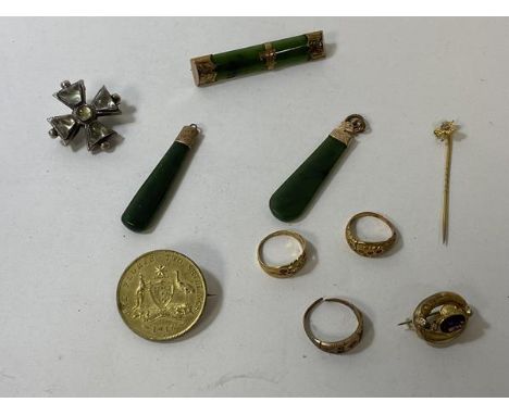 A mixed lot of jewellery including green jade pendants and bar brooch (5cm) with yellow metal mount, a gold ring, Birmingham 