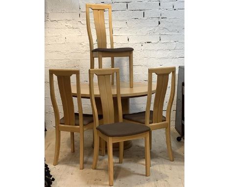 Skovby Danish contemporary light beech veneered extending circular dining table, the revolving top opening to reveal three le