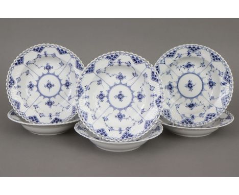 6 ROYAL COPENHAGEN Porzellanteller - 1. Hälfte 20. Jahrhunderts, ¨Musselmalet Vollspitze¨-Dekor mit unterglasurblauer Malerei