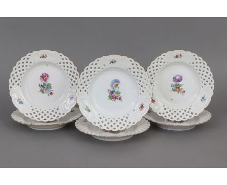 6 ROYAL COPENHAGEN Porzellanteller - 20. Jahrhundert, flache Form mit durchbrochen gearbeiteter Fahne, im Spiegel polychrome 