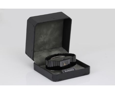 RADO Herrenarmbanduhr ¨Diastar¨ - eckiges Stahl Gehäuse mit dunkel getönter Keramik (ca. 24x30mm, H 6,6mm), schwarzes Zifferb