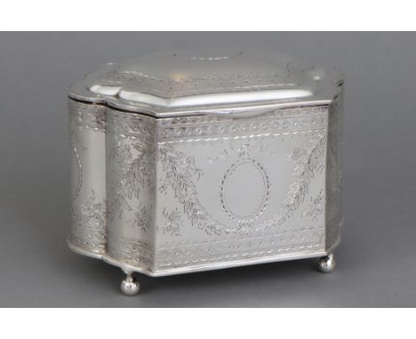 Silber Teedose, London 1800 - sogenanntes Tea-Caddy, Sterling, truhenförmige, passige Dose mit Scharnierdeckel auf 4 Kugelfüß