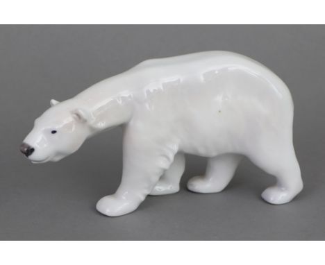 ROYAL COPENHAGEN Porzellanfigur ¨Eisbär¨ - um 1900, Entwurf CARL J. BONNENSEN, Modellnummer 320, Weißporzellan mit sparsamer 