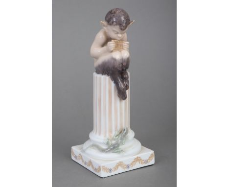 ROYAL COPENHAGEN Porzellanfigur ¨Faun mit Panflöte und Echse¨ - 1903-1924, Entwurf CHRISTIAN THOMSEN, Modellnummer 1020-433au