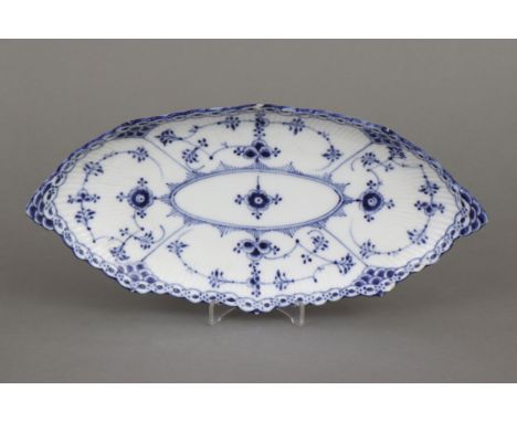 ROYAL COPENHAGEN  Porzellanschälchen - 1. Hälfte 20. Jahrhunderts, ¨Musselmalet Halbspitze¨-Dekor in unterglasurblauer Malere