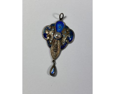 AN ART NOUVEAU SILVER &amp; ENAMEL PENDANT NECKLACE 