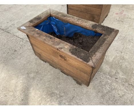 AN EX DISPLAY CHARLES TAYLOR PLANTER *PLEASE NOTE VAT TO BE CHARGED ON THIS ITEM* 