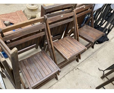 A BOXED AS NEW SET OF FIVE VINTAGE WOODEN FOLDING GARDEN CHAIRS (IMAGE SHOWS UNBOXED EXAMPLES) 
