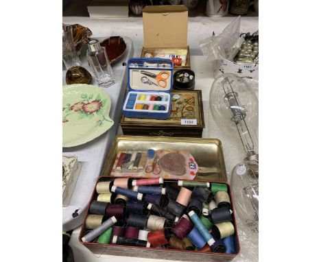 A QUANTITY OF SEWING RELATED ITEMS TO INCLUDE COTTONS, ETC PLUS VINTAGE TINS AND A FIRST AID KIT 