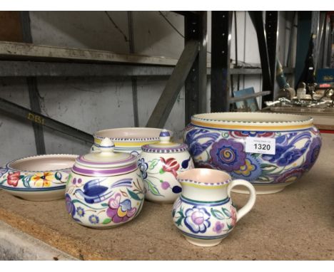A  QUANTITY OF POOLE POTTERY TO INCLUDE A JAM/PRESERVE POT, ASHTRAY, BOWLS, JUG, ETC., 