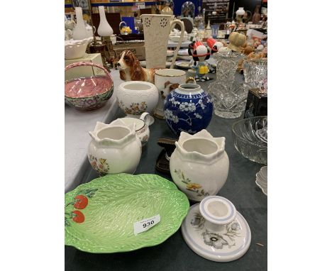 A QUANTITY OF CERAMIC ITEMS TO INCLUDE A SPANIEL FIGURE, BURLEIGH WARE JUG, PRUNUS BLOSSOM JAR, A PAIR OF AYNSLEY 'COTTAGE GA