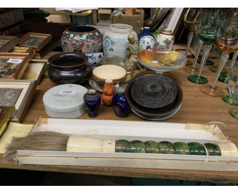 A QUANTITY OF CERAMIC ITEMS TO INCLUDE ORIENTAL STYLE BOTTLES, VASES, A ROYAL DOULTON SMALL PEDESTAL BOWL WITH PAINTING, A LA