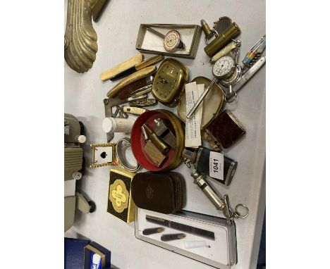 A MIXED VINTAGE LOT TO INCLUDE WHISTLES, LIGHTERS, PEN KNIVES, A BRIDGE MARKER, TRAVELLING ALARM CLOCK, PENS, ETC 
