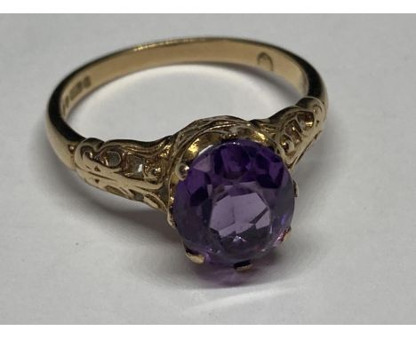 A 9 CARAT GOLD RING WITH LARGE CENTRE AMETHYST SIZE O/P 