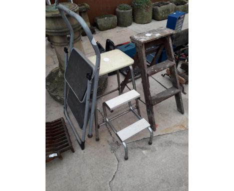THREE SETS OF STEPS TO INCLUDE A RETRO KITCHEN SET, A TWO RUNG WOODEN LADDER AND A FURTHER SET 