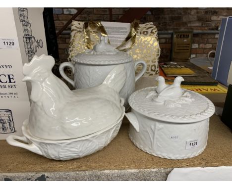 TWO PIECES OF ROYAL WORCESTER GOURMET OVEN CHINA CASSEROLE DISHES WITH BIRD FINIALS PLUS A WEDGWOOD SERVING DISH AND THE TOP 