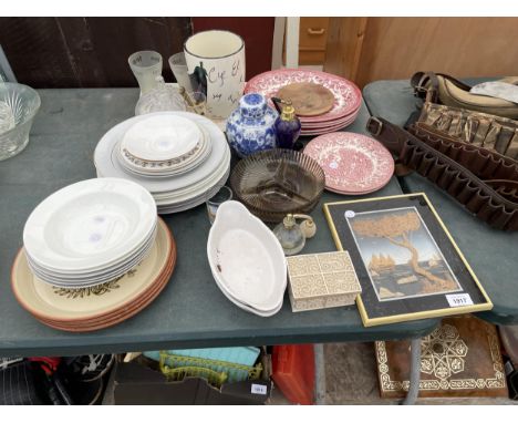 A COLLECTION OF VARIOUS CERAMIC ITEMS TO INCLUDE, PLATES, GINGER JAR, ETC 