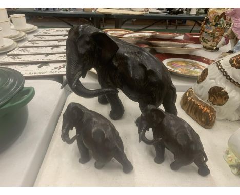 A SET OF THREE VINTAGE SPELTER/LEAD ELEPHANT MODELS, HEIGHT 19CM 