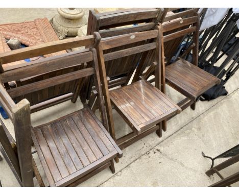 A BOXED AS NEW SET OF FIVE VINTAGE WOODEN FOLDING GARDEN CHAIRS (IMAGE SHOWS UNBOXED EXAMPLES) 