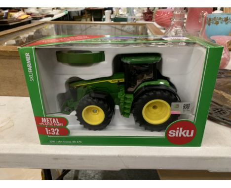 A BOXED SIKU MODEL OF A JOHN DEERE 8R- 370 TRACTOR REF NO 43329 SCALE 1:32 