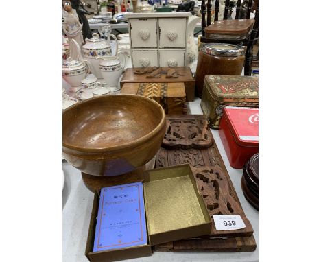 A QUANTITY OF VINTAGE TREEN ITEMS TO INCLUDE A DOLLS/TEDDIES CHAIR, BOXES - ONE WITH ELEPHANT CARVING, THE OTHER INLAID - PED