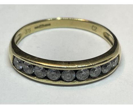 A 9 CARAT GOLD RING WITH NINE IN LINE CUBIC ZIRCONIA  SIZE N/O 