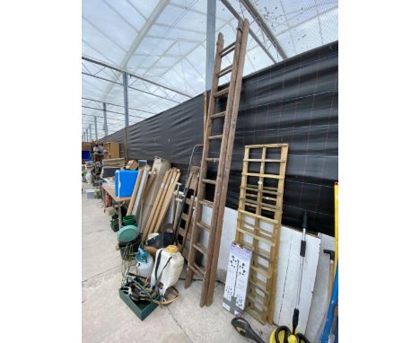 A VINTAGE 22 RUNG WOODEN EXTENDABLE LADDER 