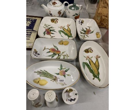 A QUANTITY OF ROYAL WORCESTER 'EVESHAM' TABLEWARE TO INCLUDE SERVING DISHES, TWO TEAPOTS - ONE WITH MISSING LID - A SALT, PEP