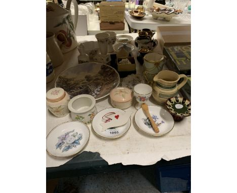 A QUANTITY OF SMALL CERAMIC AND CHINA ITEMS TO INCLUDE MINTON, SPODE, ROYAL WORCESTER PALLISY, ETC JUGS, PIN TRAYS, TRINKET B
