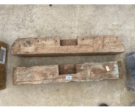 A PAIR OF VINTAGE INDIAN HARDWOOD STANDS 