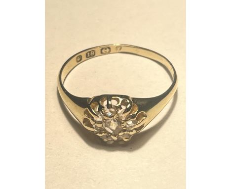 AN 18 CARAT GOLD RING WITH A CENTRE DIAMOND SURROUNDED BY DIAMONDS SIZE S, IN A PRESENTATION BOX 