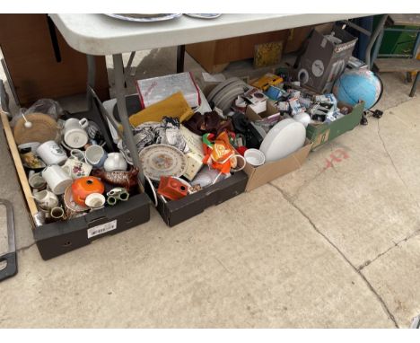 A LARGE ASSORTMENT OF HOUSEHOLD ITEMS TO INCLUDE LIGHT BULBS, BLENDER, CUPS, ETC 