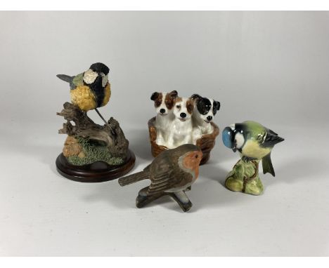 FOUR CERAMIC FIGURES TO INCLUDE A BESWICK BIRD, A DOULTON PUPPIES IN A BASKET, A COUNTRY ARTISTS BIRD AND A GOEBEL 