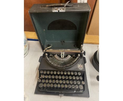 A VINTAGE CASED IMPERIAL THE GRAND COMPANION TYPEWRITER 