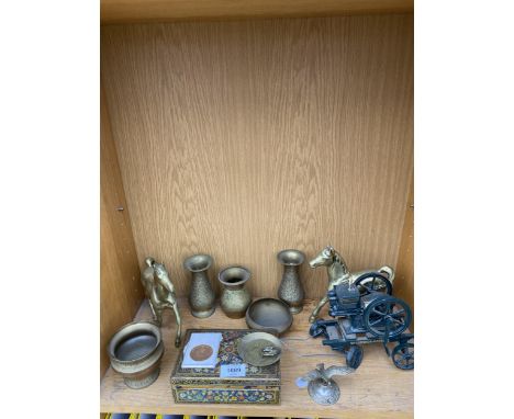 AN ASSORTMENT OF ITEMS TO INCLUDE BRASS HORSES, BRASS VASES AND A MODEL MCCORMICK ENGINE (A/F) ETC 