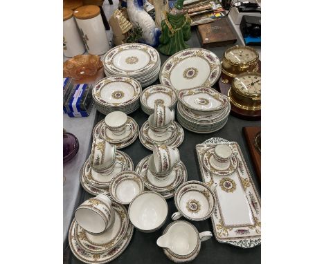 A LARGE QUANTITY OF WEDGWOOD 'COLUMBIA' DINNERWARE TO INCLUDE VARIOUS SIZES OF PLATES, BOWLS, CUPS, SAUCERS, SANDWICH PLATE, 