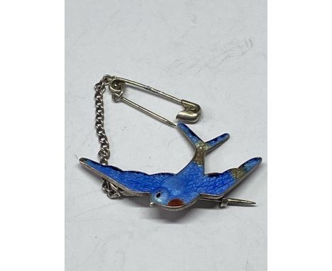 A SILVER AND ENAMEL BLUE BIRD BROOCH 