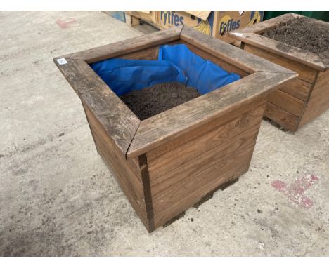 AN EX DISPLAY CHARLES TAYLOR PLANTER *PLEASE NOTE VAT TO BE CHARGED ON THIS ITEM* 