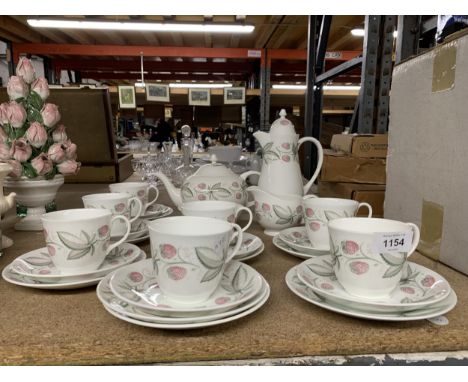 A SUSIE COOPER COFFEE AND TEA SET TO INCLUDE A TEA AND COFFEE POT, SUGAR BOWL, CREAM JUG, CUPS, SAUCERS AND SIDE PLATES 