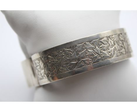 A Victorian silver hinged bangle, Birmingham 1882, 58 x 49mm, 29gm 