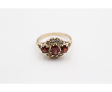 A vintage 9ct gold garnet and half pearl dress ring, O, 3.1gm 