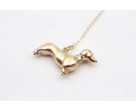 A 9ct gold Dachshund dog pendant, 30mm, chain, 2.3gm 
