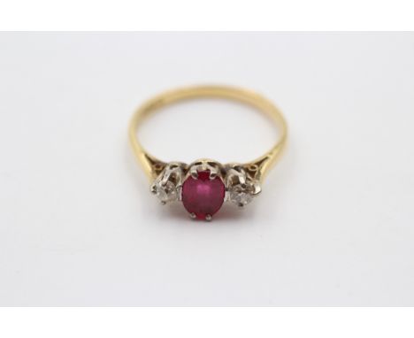 An 18ct gold, synthetic ruby and old cut diamond three stone ring, Q, 3gm 