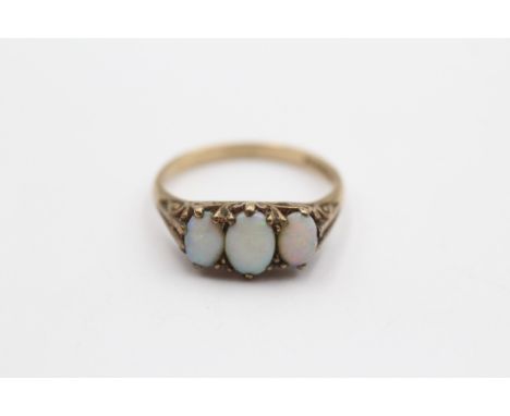 A vintage 9ct gold and three stone opal ring, Q, 2.6gm 