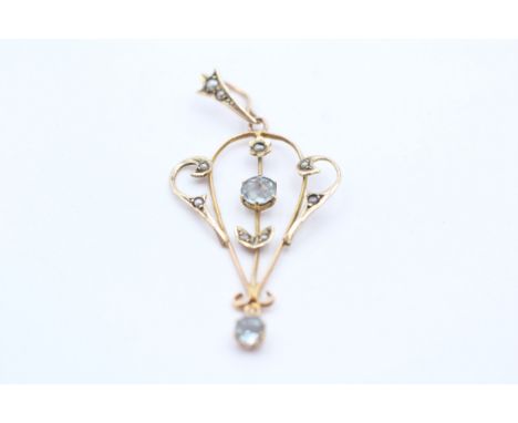 An Edwardian 9ct gold aquamarine and half pearl openwork pendant, 45mm, 1.4gm 