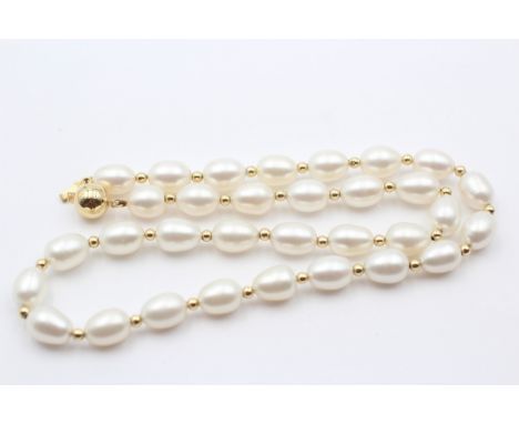 A single row 10mm bead cultured pearl necklace with 14K gold beads between, 45cm 